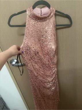 Vince Camuto Rose Gold Sequin Halter Gown Open Back Formal Dress Size 4